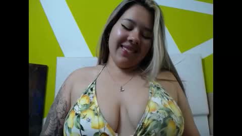Snapshot of lina_browm chatting on February 2025 09:36:01 PM Lina Browm online show from February 2025 09:36:01 PM