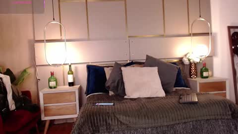 Lina online show from November 2025 07:35:01 PM