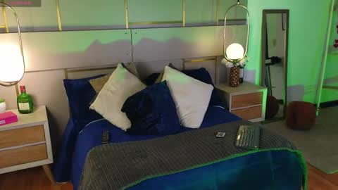 Lina online show from April 2026 07:15:01 PM