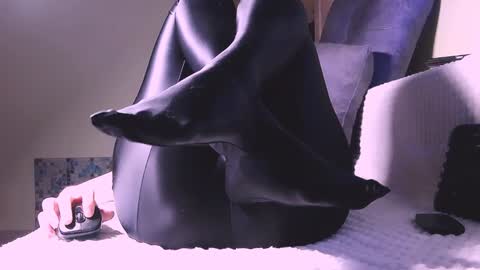 Lina online show from December 2024 11:28:02 PM