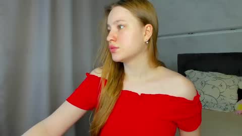 Snapshot of lina_smilee chatting on June 2026 01:11:02 AM Lina online show from June 2026 01:11:02 AM