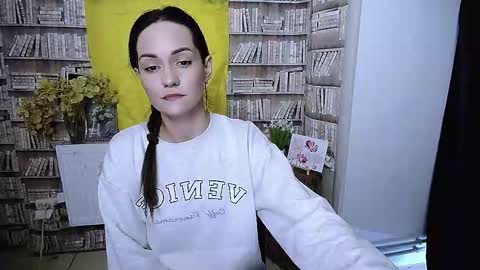 Lina online show from November 2025 10:04:02 AM