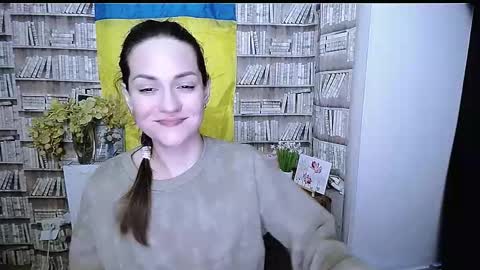 Lina online show from December 2025 10:43:01 AM