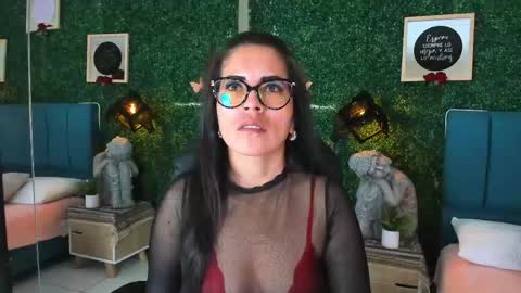 Lina  online show from October 2025 11:45:02 AM