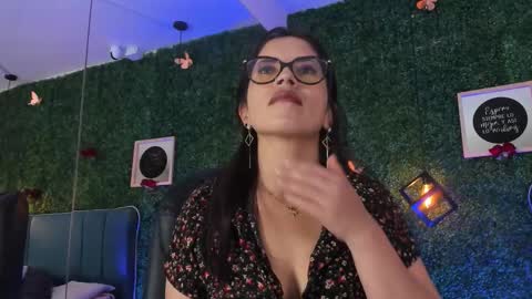 Lina  online show from March 2026 11:35:01 AM