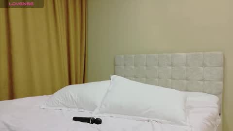 Anna online show from November 2025 02:33:01 AM