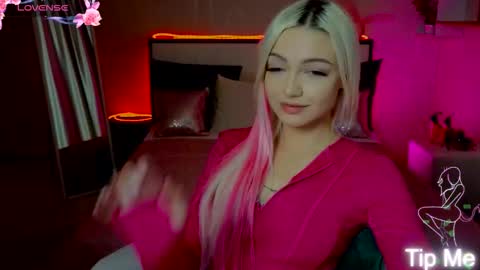 I am Lina online show from November 2025 02:33:01 PM