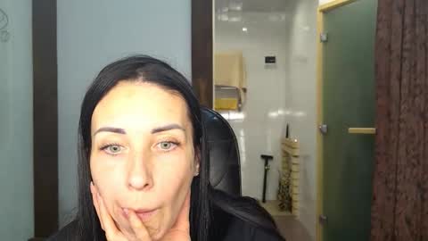 Snapshot of linalivee chatting on November 2025 06:12:01 PM LinaLivee online show from November 2025 06:12:01 PM