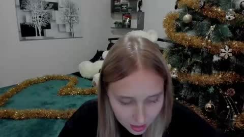 Lina online show from December 2024 10:34:02 PM