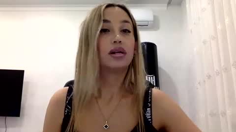 linavora online show from November 2025 07:46:02 PM