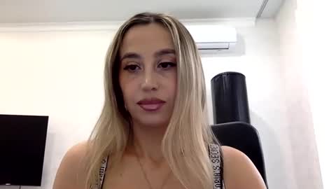 linavora online show from November 2025 12:27:02 PM