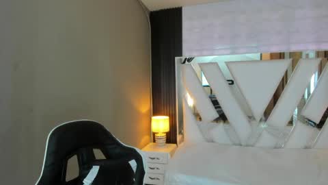  Linda  online show from April 2026 01:43:02 PM