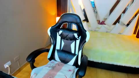  Linda  online show from May 2026 06:48:01 PM