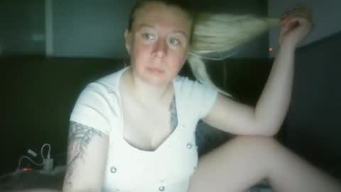 Snapshot of linda87411 chatting on March 2026 12:10:02 PM Linda online show from March 2026 12:10:02 PM