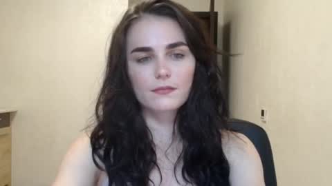 Linda online show from November 2025 08:20:02 PM