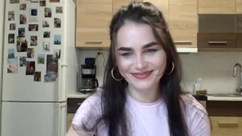 Linda online show from December 2025 08:05:02 PM