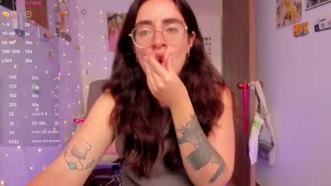 Giggles  online show from October 2025 01:45:02 PM