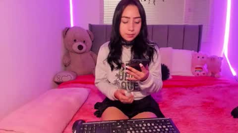 Lindaa maria  online show from September 2025 09:53:01 PM