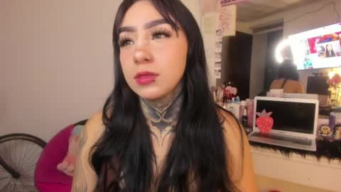 Lindaa maria  online show from July 2026 10:42:02 PM