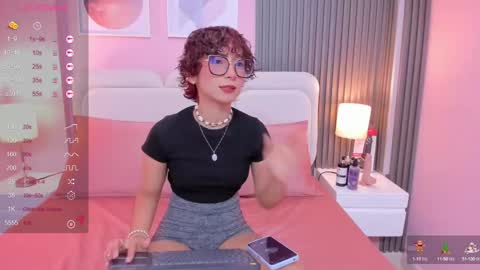 Snapshot of linda_sofi__ chatting on February 2025 08:07:02 PM linda_sofi__ online show from February 2025 08:07:02 PM