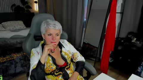 Snapshot of linda_zefir chatting on June 2026 01:19:01 AM Linda Zefir online show from June 2026 01:19:01 AM