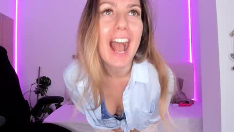 Snapshot of lindawhite_ chatting on November 2025 04:47:01 PM Linda -- online show from November 2025 04:47:01 PM