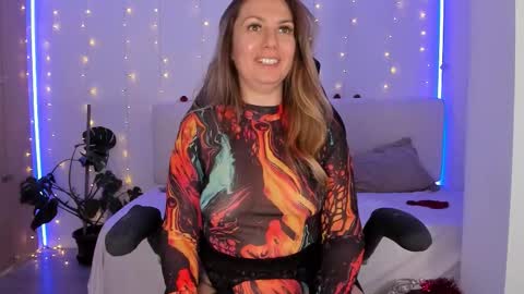 Snapshot of lindawhite_ chatting on December 2025 05:08:02 PM Linda -- online show from December 2025 05:08:02 PM