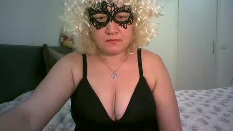 LindaXSmile online show from February 2025 07:54:02 PM