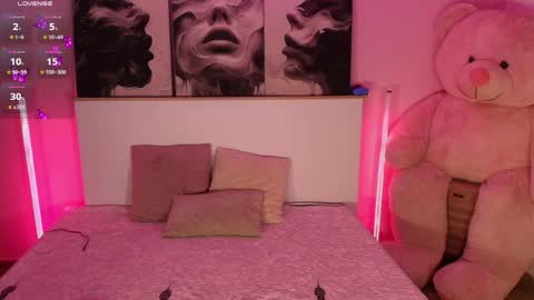 Snapshot of lindseycoxx chatting on June 2026 12:17:01 AM Lin online show from June 2026 12:17:01 AM