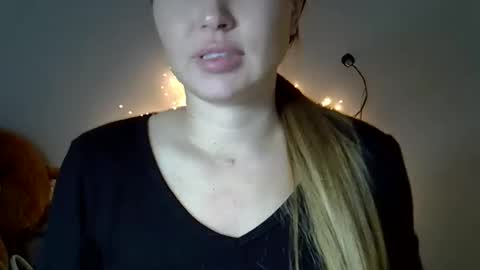 Snapshot of lindsisecret chatting on March 2026 07:41:01 PM Anna online show from March 2026 07:41:01 PM