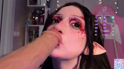 Lina online show from October 2025 09:48:01 PM