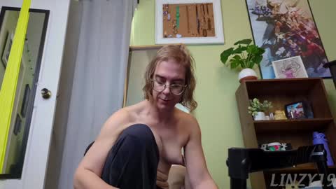 Linzy19 online show from December 2024 06:13:01 PM