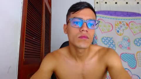 lion_grr online show from December 2025 12:23:02 PM