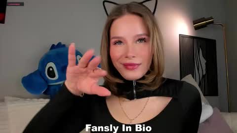 Lina online show from October 2025 01:06:01 AM