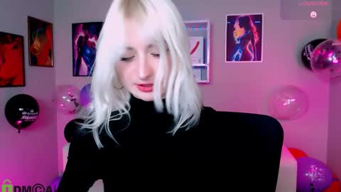 Lisa online show from November 2025 08:44:01 PM