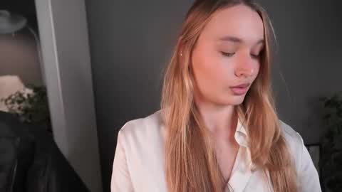 Elisabeth or Lisa online show from November 2025 08:41:01 PM