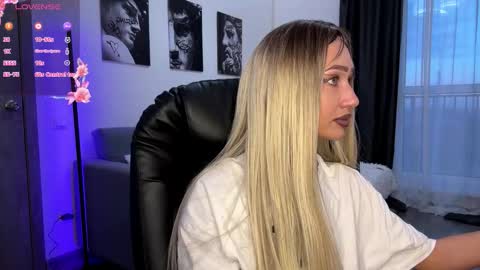 Snapshot of lisa_shultz chatting on October 2025 12:34:02 PM Lisa online show from October 2025 12:34:02 PM