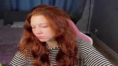 Snapshot of lisaaxfox chatting on August 2026 01:15:01 AM LisaFox online show from August 2026 01:15:01 AM