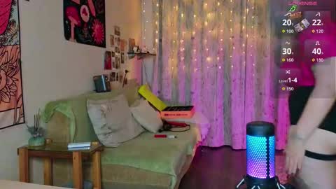 LisaCase online show from September 2025 12:21:02 PM