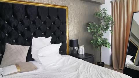 lisacroft online show from February 2025 01:02:01 PM