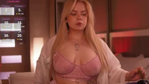Snapshot of lisalovesweet chatting on May 2026 07:04:02 AM Lisa online show from May 2026 07:04:02 AM