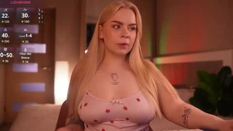 Snapshot of lisalovesweet chatting on June 2026 09:56:02 AM Lisa online show from June 2026 09:56:02 AM