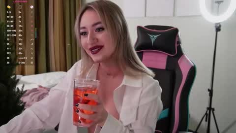   LISA   online show from December 2025 03:28:02 PM