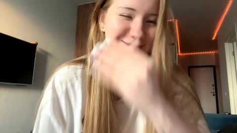 Snapshot of lisi_kiss_ chatting on May 2026 05:31:01 PM Aurora online show from May 2026 05:31:01 PM
