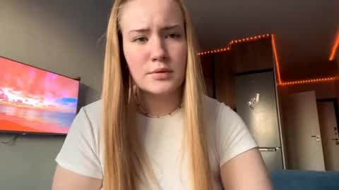 Snapshot of lisi_kiss_ chatting on May 2026 06:13:02 PM Aurora online show from May 2026 06:13:02 PM