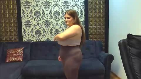 Snapshot of lissabigtitts chatting on November 2025 02:49:01 PM Lisa online show from November 2025 02:49:01 PM