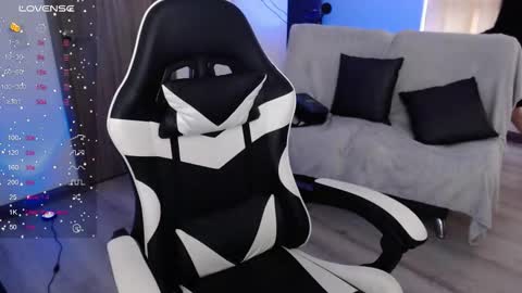 Amelie  online show from December 2025 10:18:02 PM