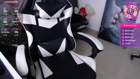 Amelie  online show from April 2026 03:29:01 PM