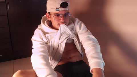 Daniel online show from November 2025 04:43:02 AM