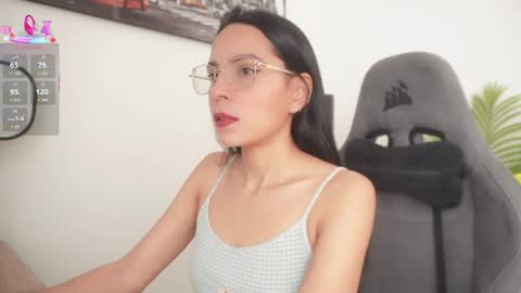 Snapshot of little_eli chatting on May 2026 07:19:02 PM Help me reach 100 likes online show from May 2026 07:19:02 PM